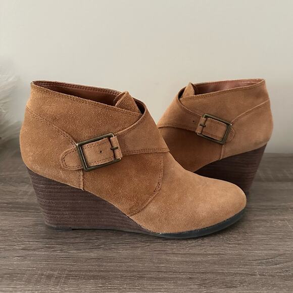 2/$25 Lucky Brand Sumarah Suede Wedge Booties Camel Tan Leather Size 8.5 Neutral - Picture 2 of 11